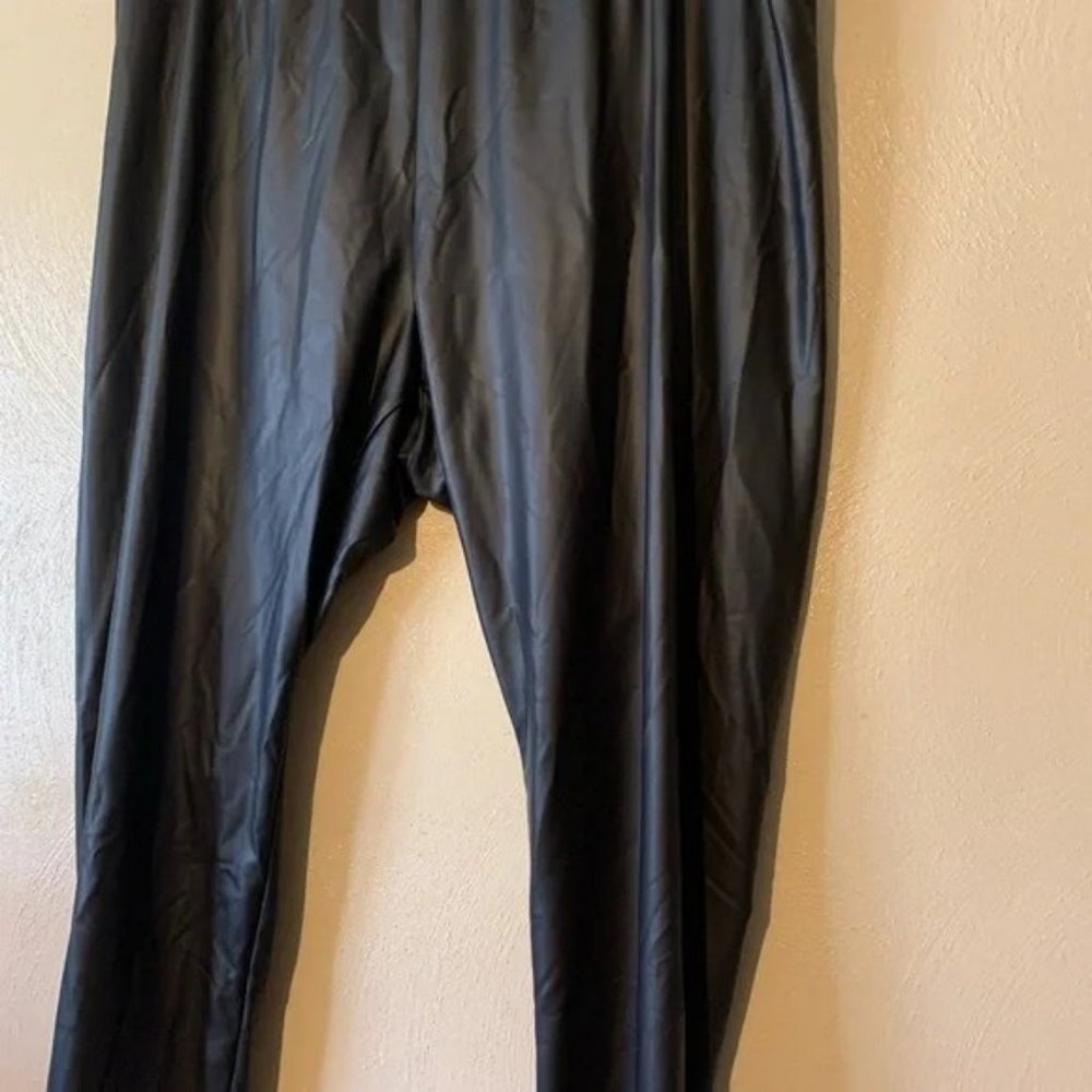 Torrid size 4X faux leather leggings pants stretchy Polyester Spandex - Picture 4 of 4